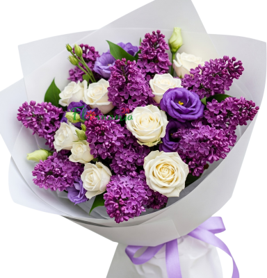 Букет сирени с белыми розами и эустомой «Вальс соцветий»